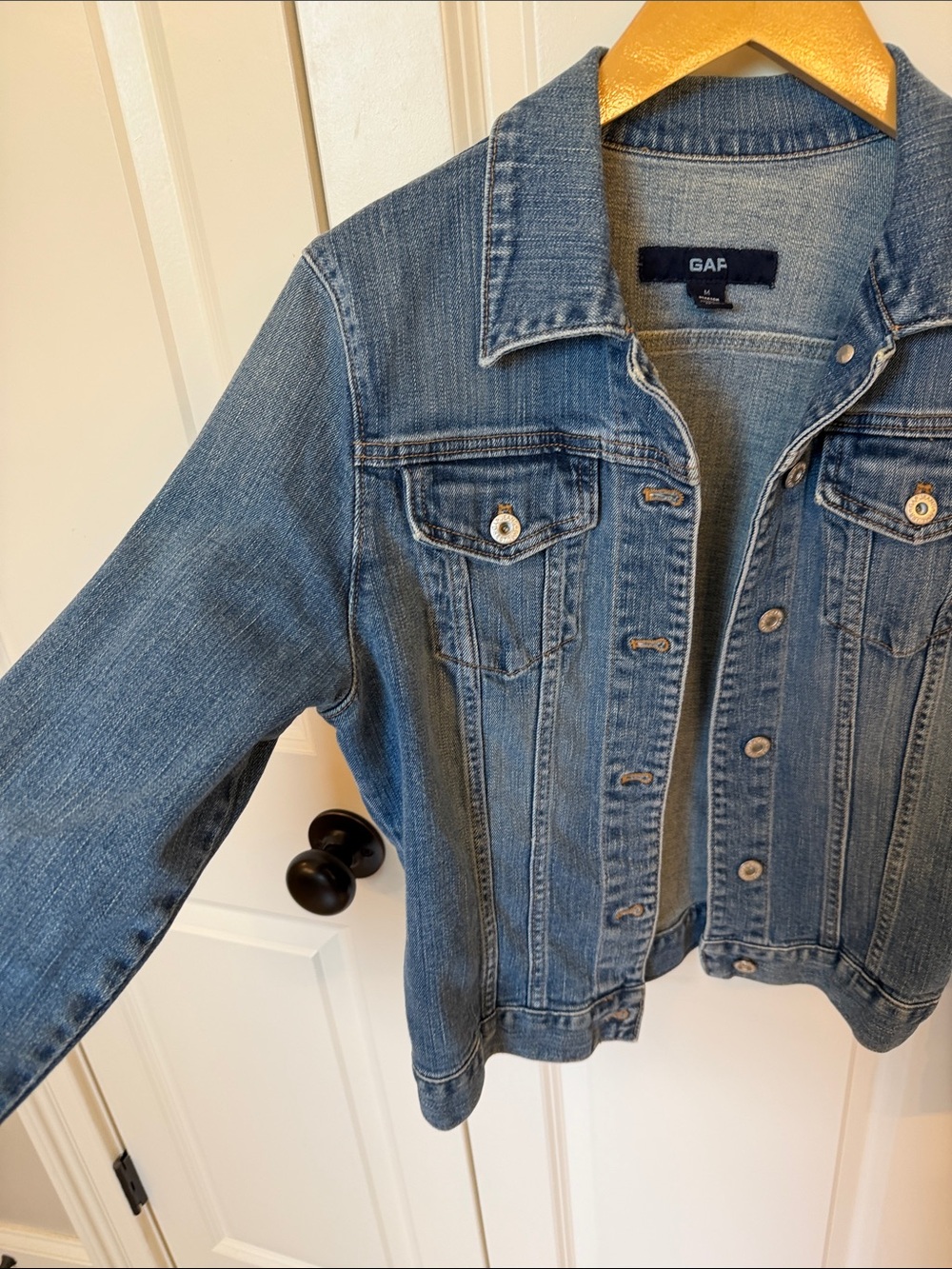 GAP Women's Medium Blue Denim Jacket with Button Front fitted - Picture 3 of 8